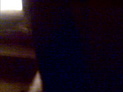 楼下美眉貌似遇到开心事了一边洗澡一边高兴的唱歌