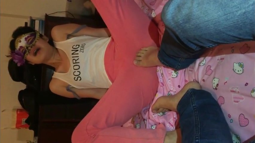 天生受虐狂的大一小师妹被冷S圣水电击伺候声音凄惨高清无水完整版