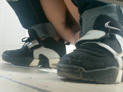 某大学图书馆拍到的妹子