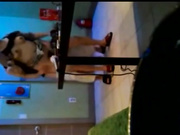 屌炸了朋友在包房一边唱K一边和3陪小姐啪啪