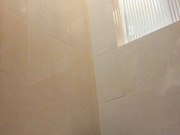 穿溜冰鞋上厕所