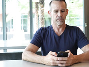 娇小的少女用紧致的阴户引诱招聘经理回家做爱