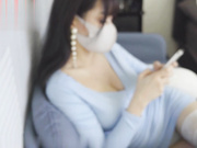 新来的同事好骚，第一次来家里玩就给我口交