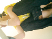 國內廁拍牛人偷拍某公共衛生間各式美女如廁 貌似還開閃光燈故意讓妹子發現 屌爆了 720P原版高清