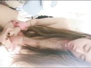 【雲盤不慎泄密】顏值酷似某著名女星X歐的女神級性感美女被男友調教啪啪自拍 玩著遊戲讓她趴桌子下面吃雞巴 帶上鏈子沙發上幹～國語高清