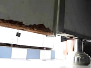 國內廁拍大神潛入某高校公共隔板溝廁多角度拍攝各式學妹如廁噓噓 貌似得還未開苞啊 1080P原版高清