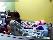 精品推薦 居家攝像頭黑客破解拍攝到的小情侶居家過性生活 主動騎坐雞巴上扭動爽得嗷嗷直叫 露臉高清