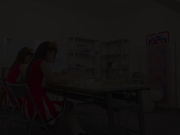 [HUNTC-158] 着ぐるみバイトはエッロいチアガールと楽屋が一緒！しかもカワイイ着ぐるみで油断したのか目の前で生着替え！ - 2of5