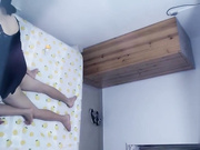 精品推薦 同居熱戀小情侶晚上出租屋瘋狂啪啪打炮 互相愛撫纏綿69騎乘嘗試各種體位 兩人挺會玩的 呻吟聲太大了 原版高清