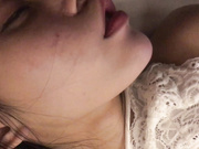 美女汽車銷售員為了完成業績下班和客戶吃飯喝醉被帶入酒店慢慢扒掉短褲任由玩弄 顏值不錯逼逼被操多得黑了～1080P高清