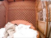 情趣酒店炮房拍攝到的熱戀中的大學生情侶開房愛愛 剛進屋衣服不脫就急著操 連續搞了3次直接累趴下了 露臉高清