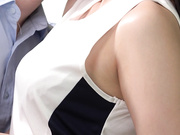 [NAIAD-002] 新人 剛毛アイドルAI 国体まで行くほどバドミントン一筋の圧倒的カワイイ18歳。初めてのえっちでイキまくりAVデビュー 本望きらり - 1of5