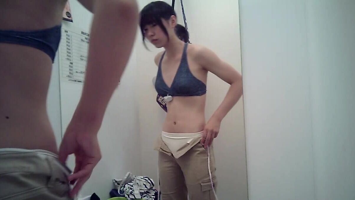 精品推薦 泳衣專賣店拍攝到的各式漂亮妹子試穿各種泳衣 一對粉嫩奶子看得讓人欲火焚身 原版高清