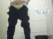 某大型商場公共衛生間拍攝到的各式美女少婦如廁 有個短裙妹子肥嫩逼逼貌似還未開苞啊 1080P高清原版