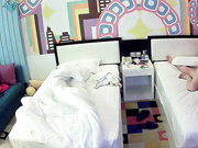 咪咪很大很粉嫩的豐滿妹子與中年大叔酒店偷情 按在床邊爆力抽插幹得尖叫聲不斷 好爽好刺激～720P高清原版