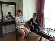 嫖妓大神邊境縣城酒店800元搞了一對性感漂亮姐妹花啪啪玩雙飛 穿著連體黑絲網襪輪流雙插抱起來操 場面淫蕩 720P高清原版