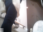 最新流出某學院公共女廁拍攝到的打扮得挺成熟的各式美女如廁 有個短裙褲襪妹子下面沒有長毛毛 1080P原版高清