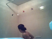 精品推薦 出租屋浴室攝像頭偷拍到的女友閨蜜沐浴更衣 雪白肌膚堅挺美乳看得讓人欲火焚身 毛毛性感誘惑 原版高清