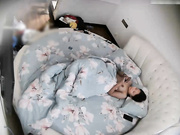 主題酒店圓床房拍攝到的一對熱戀小情侶開房愛愛 互舔騎乘後入各種姿勢幹得高潮不斷 露臉高清