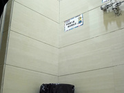 某商場公共女廁拍攝到的各式美女如廁 貌似有個店員來了大姨媽 不小心弄臟了內內 1080P高清