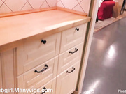 最近火熱的迪卡儂女主角最新流出又玩出新花樣 在賣床上用品的商場露出自慰～1080P原版高清