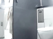 某站最新流出作品-公共坐廁拍攝到的各式漂亮白領小姐姐如廁 有個短發氣質妹子應該尿內褲了 扯了好多紙擦逼 720P高清原版