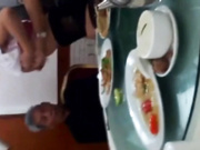 渣男为私吞占地补偿款请老村长吃饭,席间让把自己女朋友胸罩和内裤解开让老村长摸自己女朋友的奶子和屄