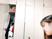 丝袜露脸风骚小姨子跟大哥激情啪啪，口交大鸡巴表情好骚，撅着屁股掰着逼让大哥后入爆草，激情上位无毛白虎