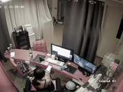 黑客破解网络摄像头偷拍❤️貌似小宾馆值班监控室值班人员在里面泡妞做爱