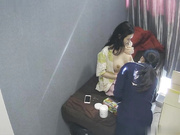 稀有黑客破解美容院云视通摄像头远程遥控偷拍❤️来做药膏脱逼毛频谱光灯照胸的美女其中几个明星颜值美女