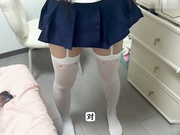 【真实乱伦】女儿跳脱衣舞给爸爸看，跳完舞就是一顿暴操，白浆都流出来了，我一边摸女儿的阴蒂，一边摸女儿的乳头