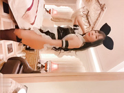 女 仆 裝 美 腿 極 品 肥 臀 網 紅 騷 女 ， 跪 地 翹 起 肥 臀