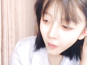 颜值很高的极品妹子制服短裙脱衣艳舞诱惑，还有白丝好姐妹一起大秀直播，吃奶玩逼道具抽插淫声荡语精彩刺激