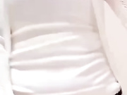 居家带娃的家庭主妇趁老公上班让情夫来家里操自己止痒