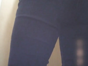 高级写字楼女厕偷拍性感黑蕾丝内裤美眉逼里还吊了根绳子