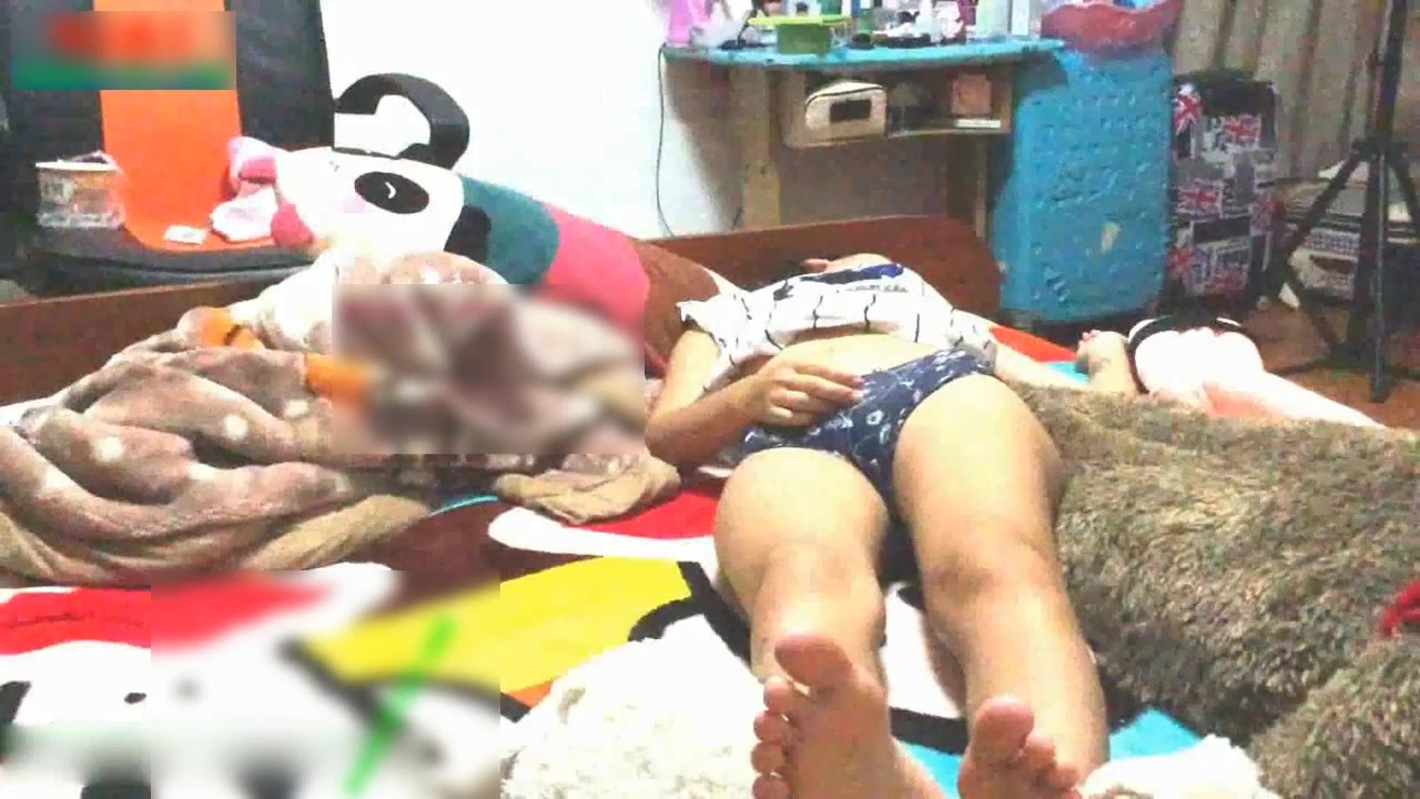 【重磅回归】真实自拍21-清纯漂亮的98年美女见网友被灌醉后带到出租屋尽情玩弄,还往逼里打东西,最后狠狠内射!