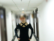 屌丝小混混穿着短裤拖鞋去接穿着性感白领女友下班看周围没有人直接在电梯里啪啪