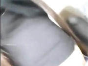 网友撩妹，妹子很谨慎脱之前先探出窗看看对面是否有偷窥的对白清晰