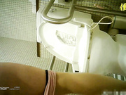 坐盗市最新流出新系列电动坐厕第一季丝袜美眉把内裤弄脏了脱下来丢掉