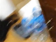 97年清纯小美女,脱掉内裤发现原来是极品无毛B,没忍住射了她一脸！