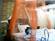 精品推荐-红帐房偷拍装饰公司短裤美女和同事外出宣传时偷偷开房,刚开始不让碰,软磨硬泡最终还是强上了她!