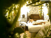 精品绿叶房偷拍貌似有点阳痿的眼镜男面对年轻貌美又性感的美女干了2次竟没操爽她,用尽全力第3次终于征服了!