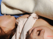 变态姐夫看见喝醉的性感大胸小姨子没穿内裤在睡觉色心大起迫不及待的赶紧啪啪爆操