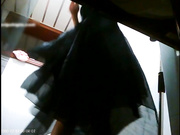 猥琐房主在出租屋卫生间洗手池下面偷按针孔拍身材苗条性感美女租客洗白白全过程