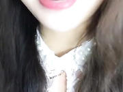 眼镜斯文美女主播光着身子和狼友聊性知识她逼逼目前有炎症讲述她九岁时被伯父性侵的经历