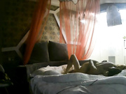 猥琐男酒店软磨硬泡把初次见面短裙美女网友衣服一件件扒掉后狠狠的干了2次