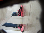 外站最新流出国内牛人潜入高校女生宿舍区女厕偷拍学妹嘘嘘