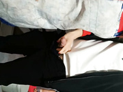 工友家里玩工友外出不在，和他在厨房正在做饭的骚老婆搞起骚货那饥渴样平时肯定没吃饱过