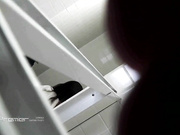 坐盗市最新流出最新一季的潜入办公室OL女厕偷拍站着撒尿的逼貌似不错