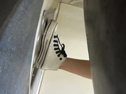 高铁厕所近距离偷窥大学妹乘务员白领的肥鲍